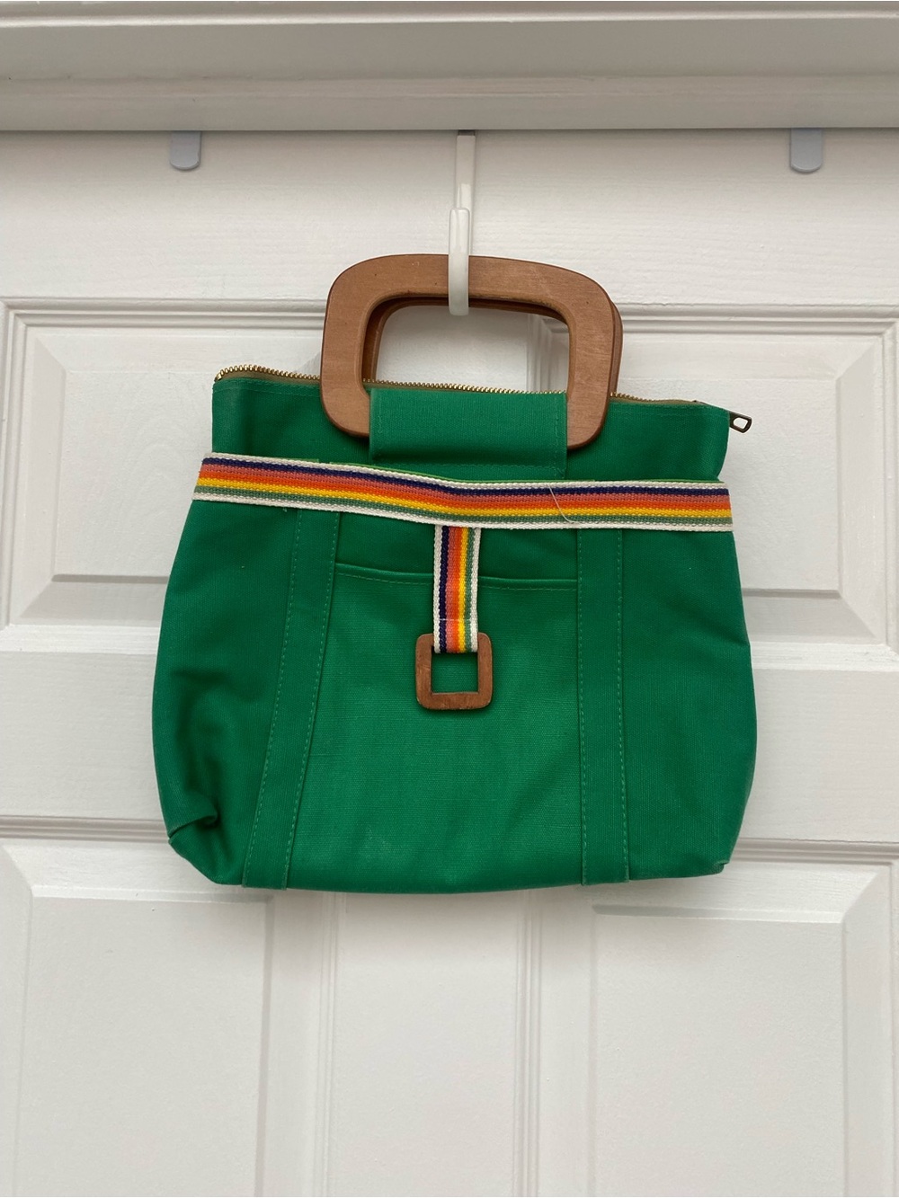 Vintage Charisma Green Canvas Tote w Wooden Handles & Rainbow Trim & Zip Top